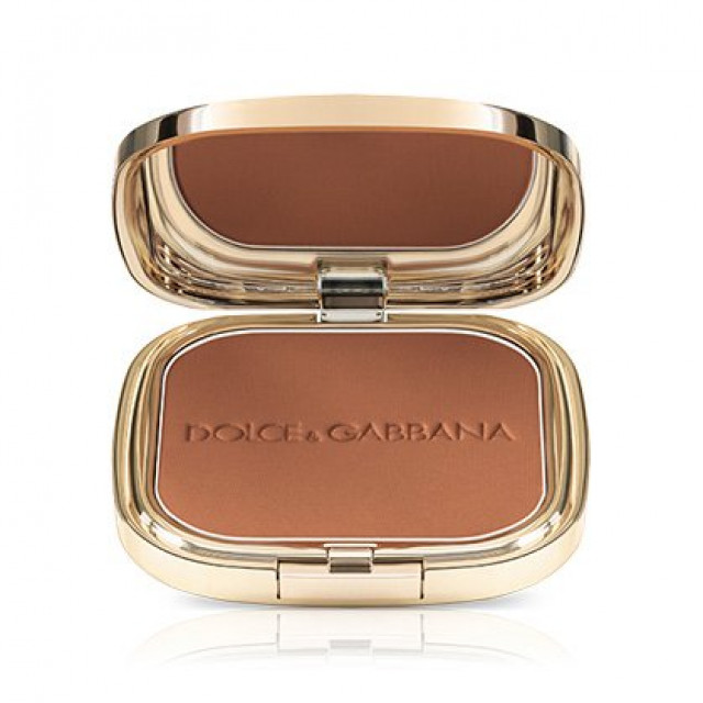 The bronzer powder